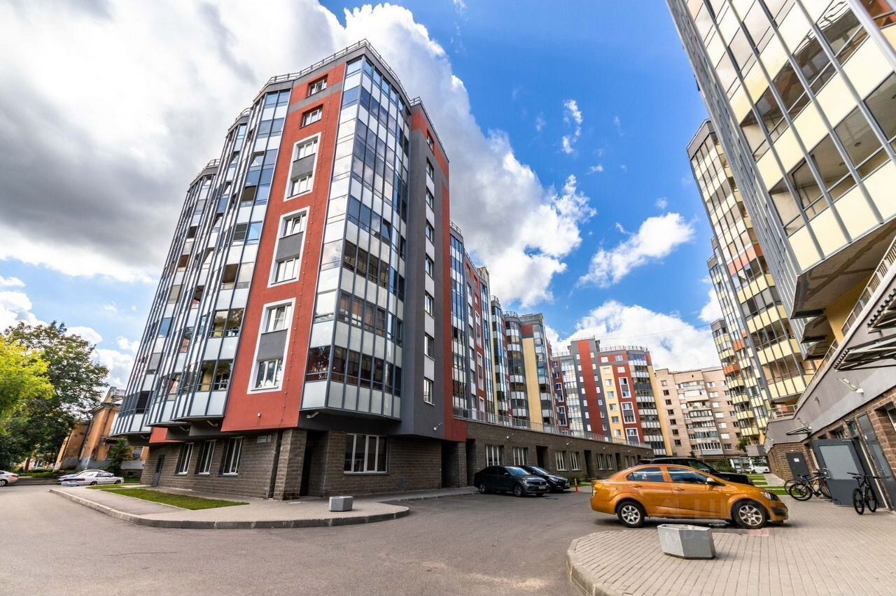 Продажа 2-комн квартиры на вторичном рынке Большеохтинский проспект, 15К2