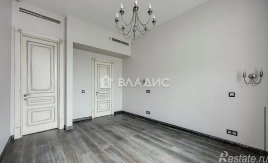 Продажа 6-комн квартиры на вторичном рынке Композиторская улица