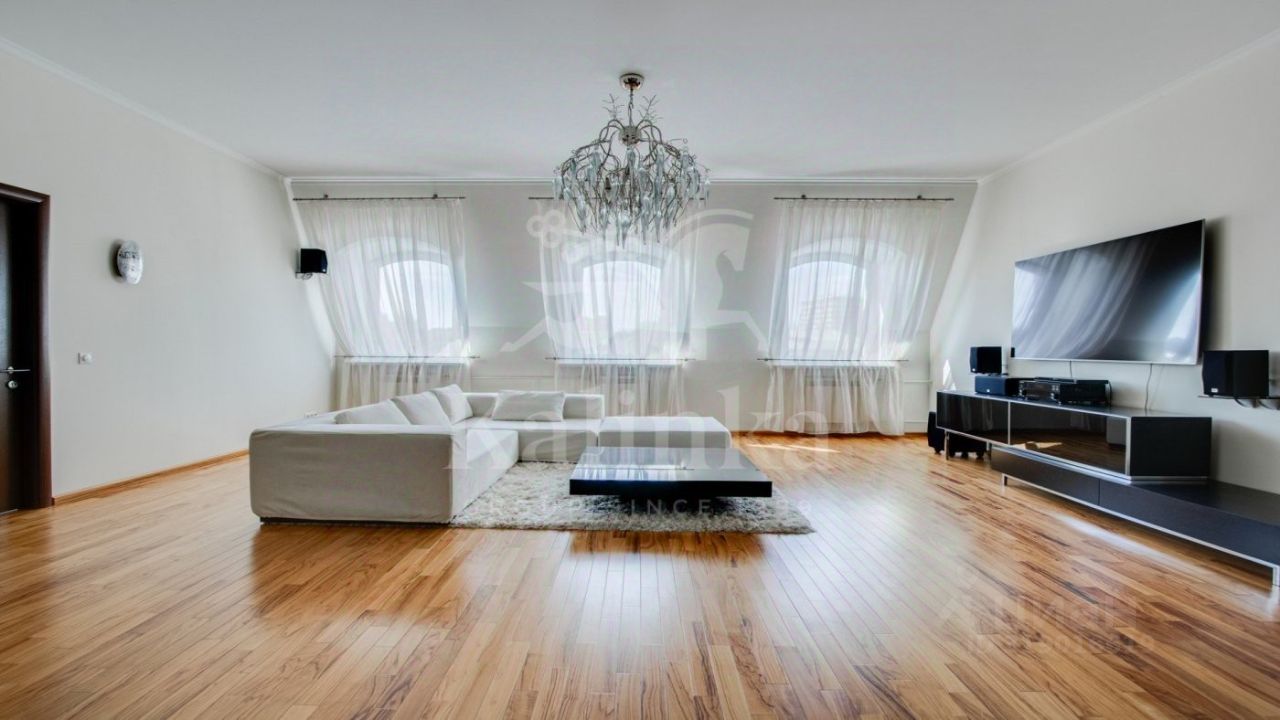 Продажа 3-комн квартиры на вторичном рынке улица Малая Ордынка, 13С1