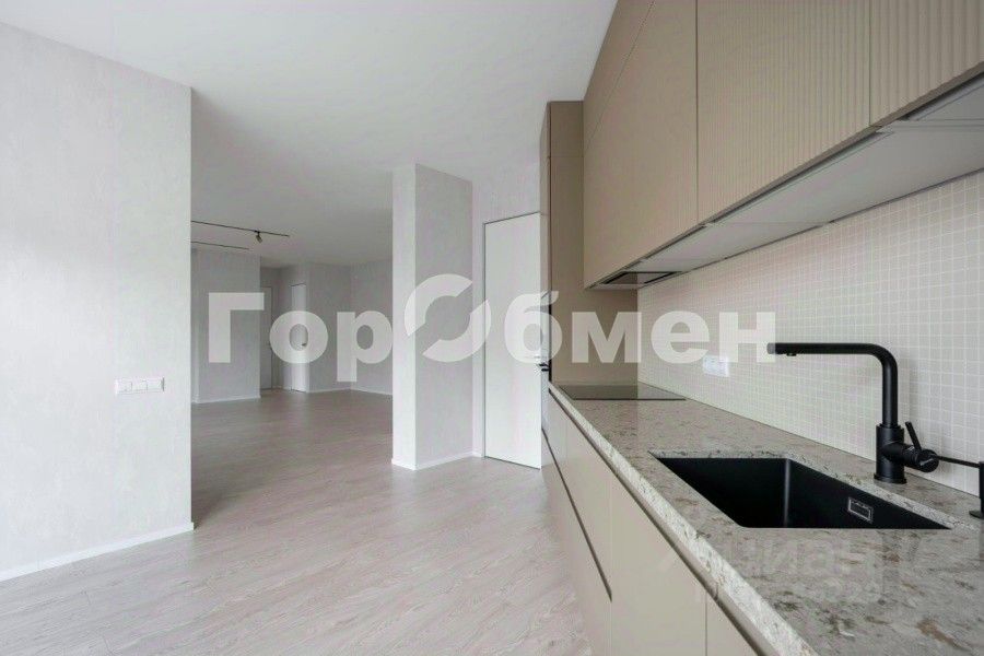Продажа 3-комн квартиры на вторичном рынке улица Космонавта Волкова, 5Б
