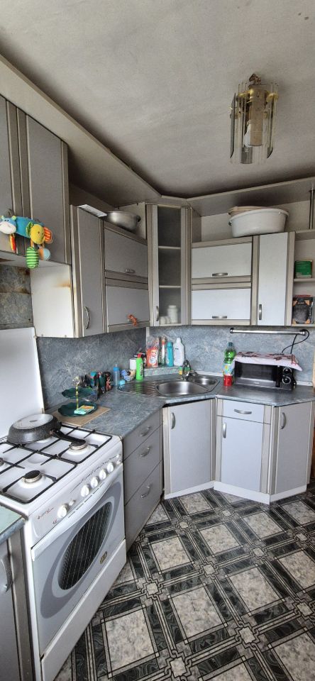 Продажа 2-комн квартиры на вторичном рынке пос. Молодежное, Солнечная улица, 5