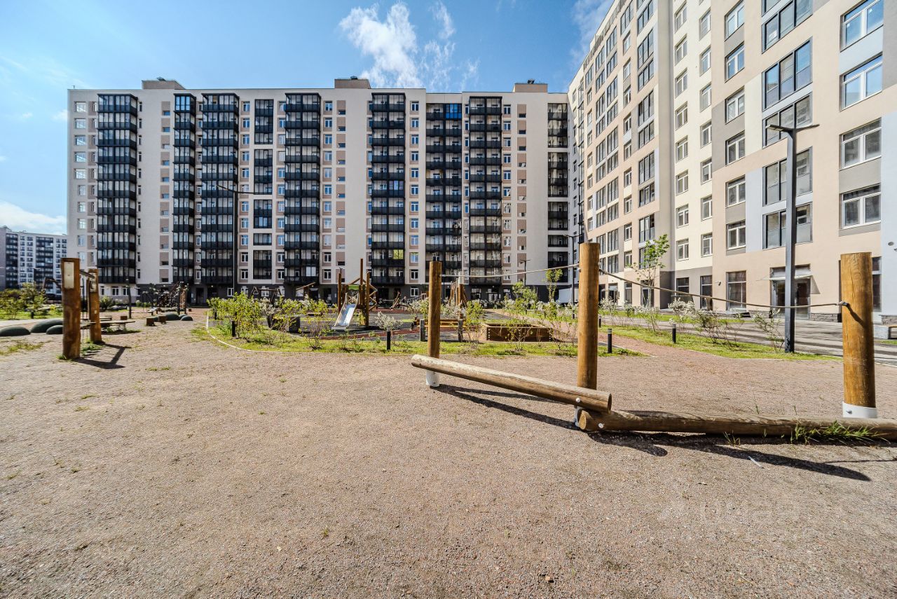 Продажа 4-комн квартиры на вторичном рынке Кудрово г., улица Солнечная, 2