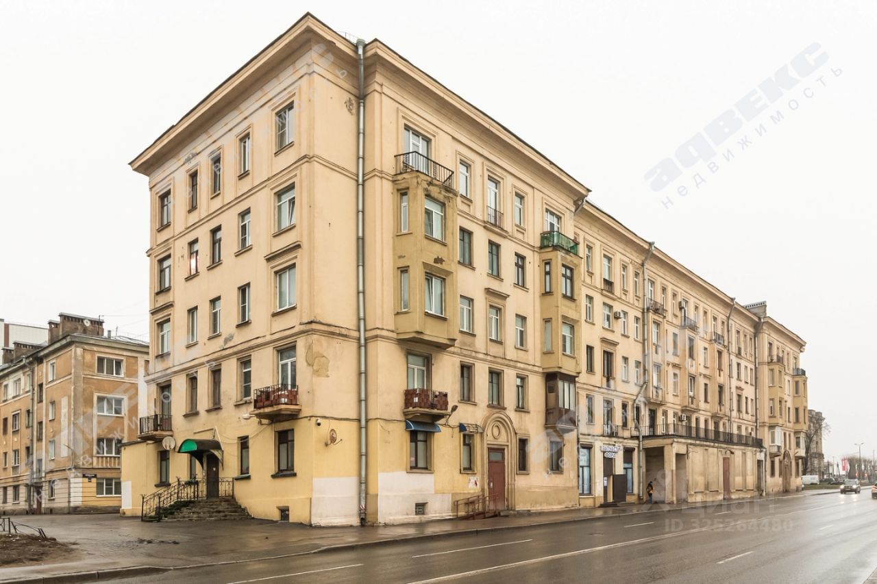 Продажа 4-комн квартиры на вторичном рынке Октябрьская набережная, 98К1