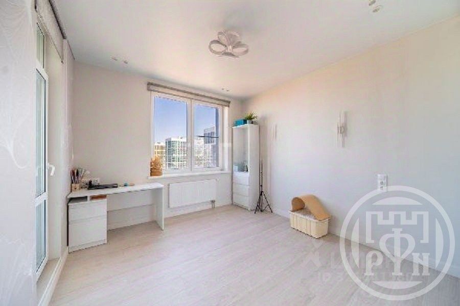 Продажа 3-комн квартиры на вторичном рынке проспект Героев, 35