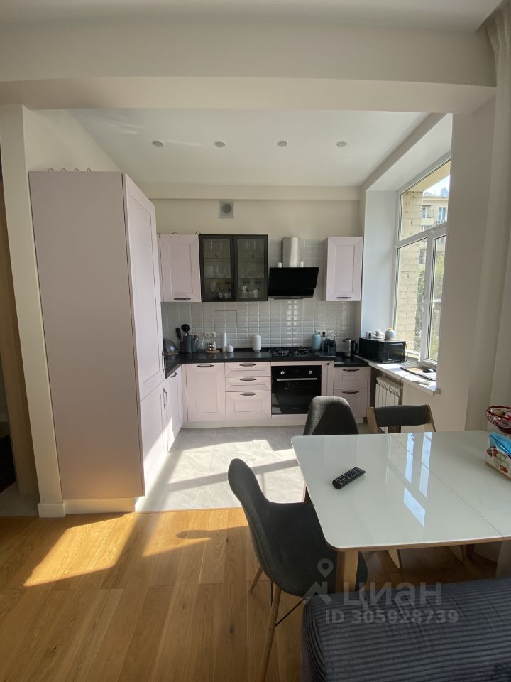 Аренда 2-комн квартиры на вторичном рынке Кутузовский проспект, 24