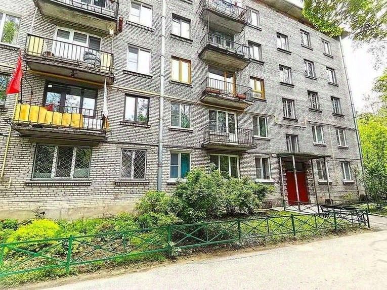Продажа 2-комн квартиры на вторичном рынке пос. Песочный, Ленинградская улица, 70к1