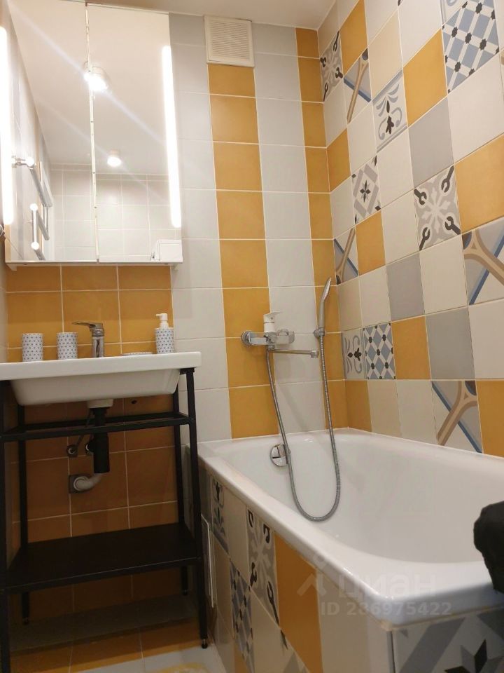 Аренда 3-комн квартиры на вторичном рынке Комсомольский проспект, 19