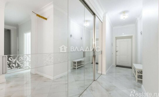 Продажа 4-комн квартиры на вторичном рынке Эльдара Рязанова ул