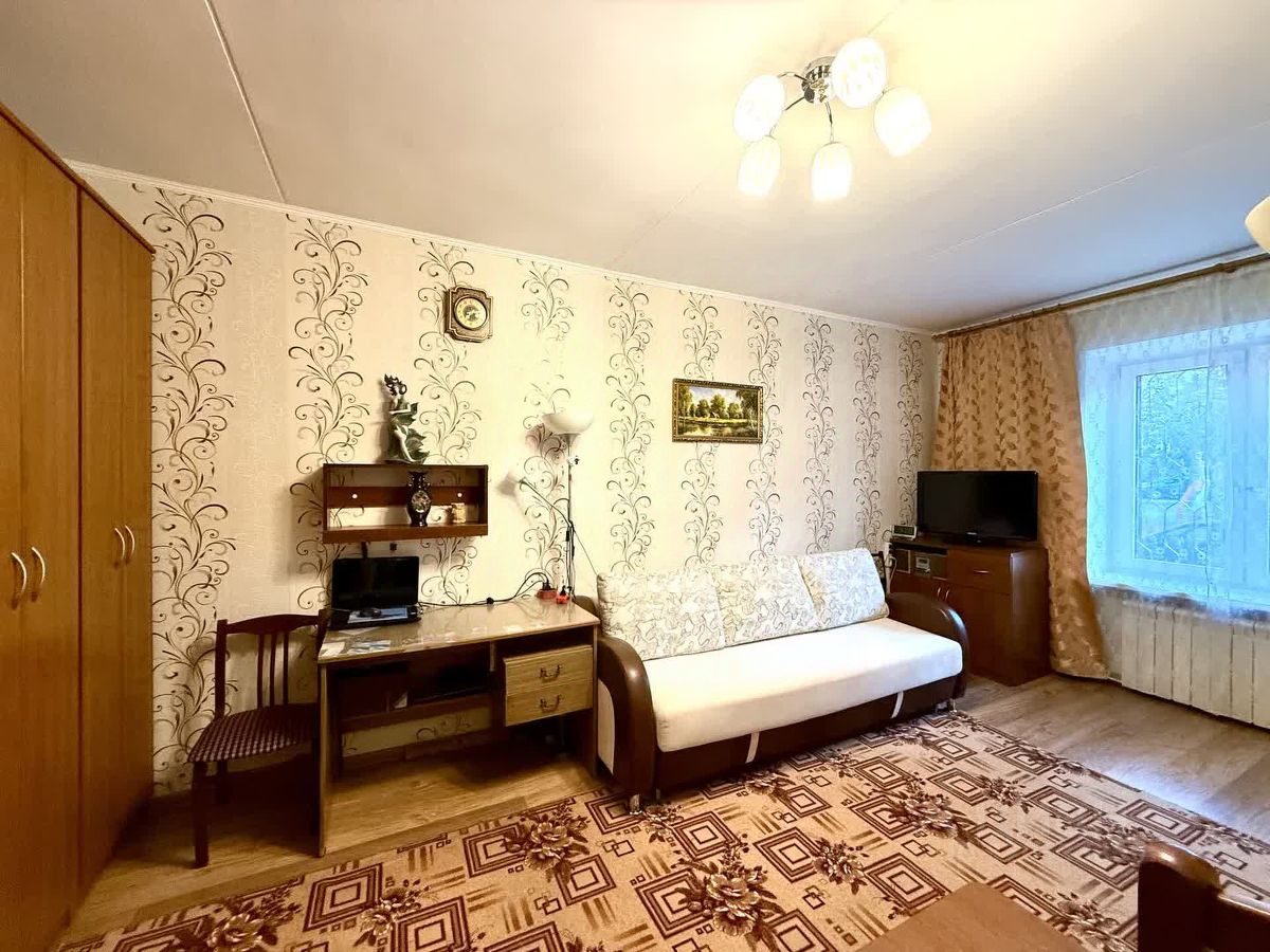 Продажа 4-комн квартиры на вторичном рынке Волжский бульвар, 30