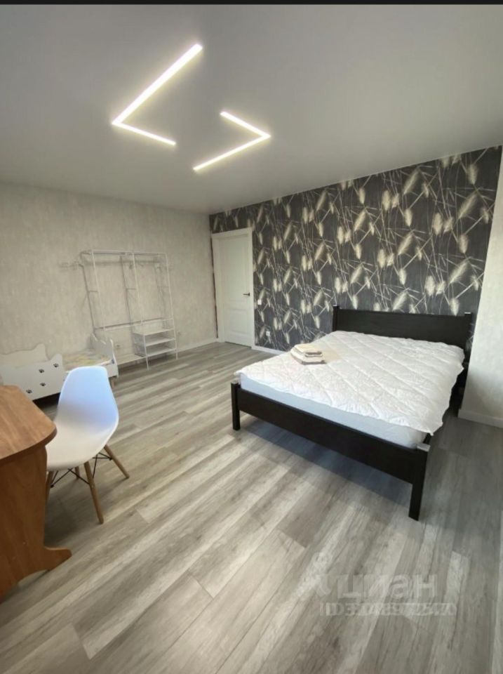 Продажа 1-комн квартиры на вторичном рынке Большеохтинский проспект, 15К3