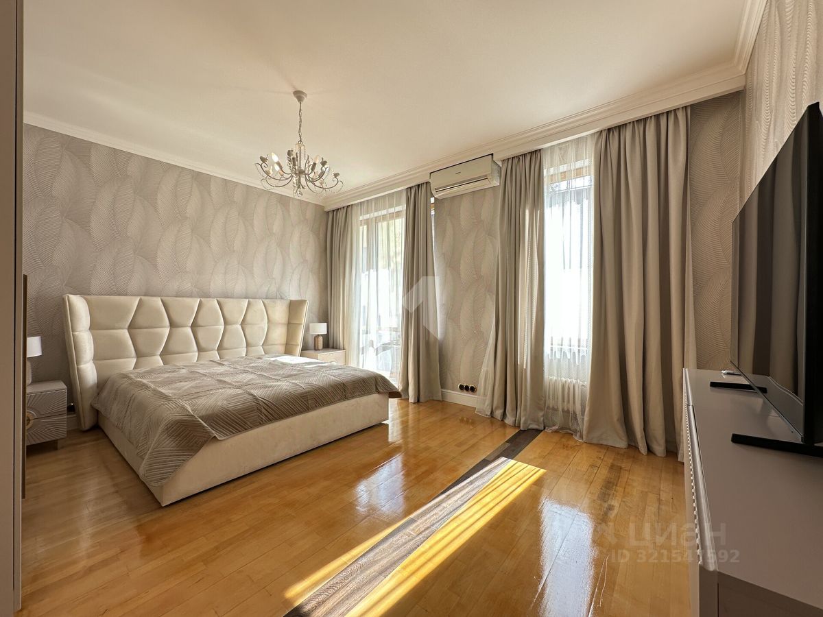 Продажа 3-комн квартиры на вторичном рынке Страстной бульвар, 10к1