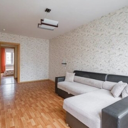 Продажа 2-комн квартиры на вторичном рынке Космонавтов пр-кт,  д. 65 к10