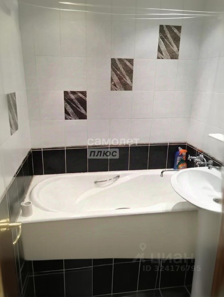 Продажа 1-комн квартиры на вторичном рынке улица Коккинаки, 1