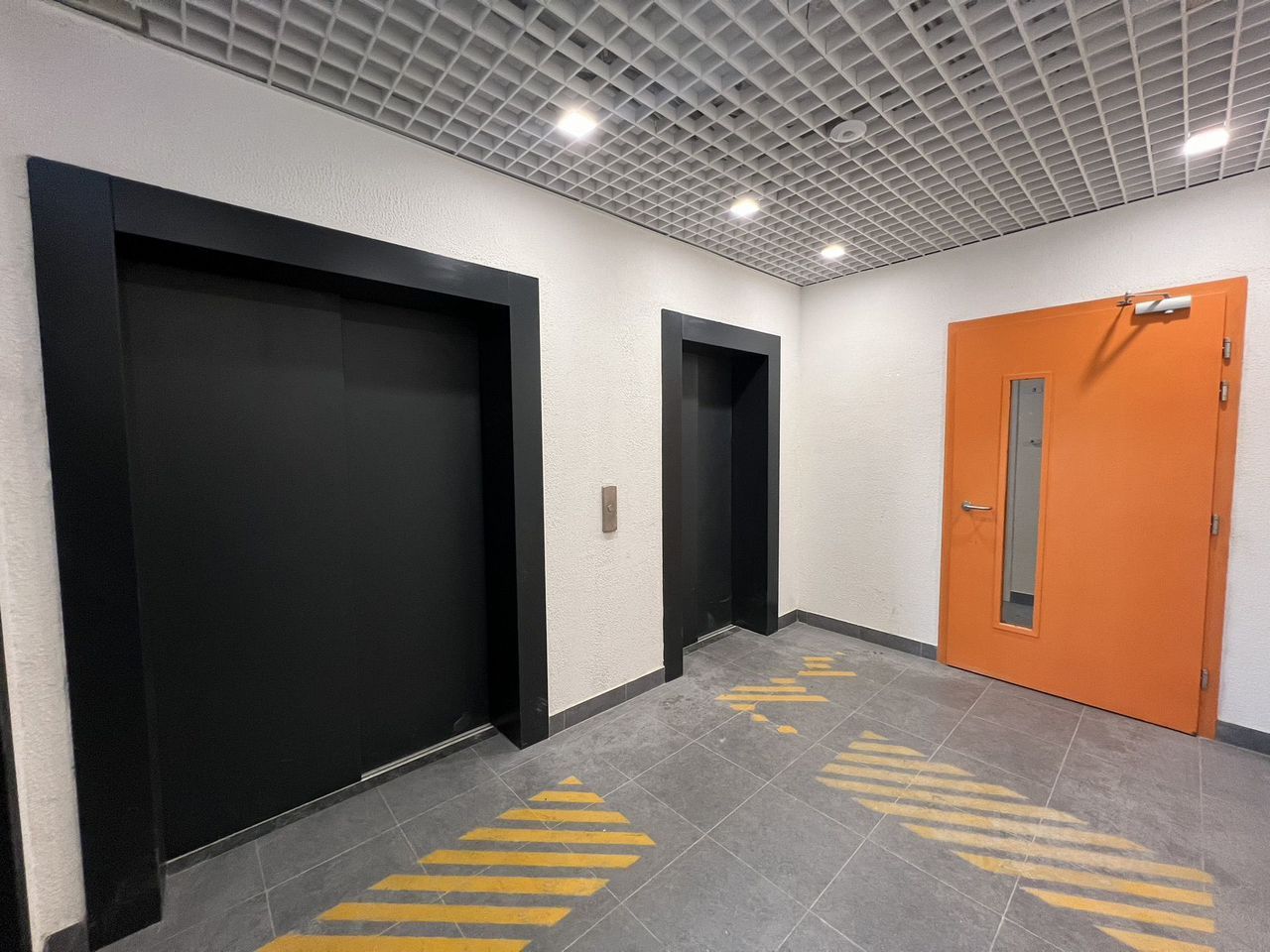 Продажа 2-комн квартиры на вторичном рынке Смольная улица, 21А