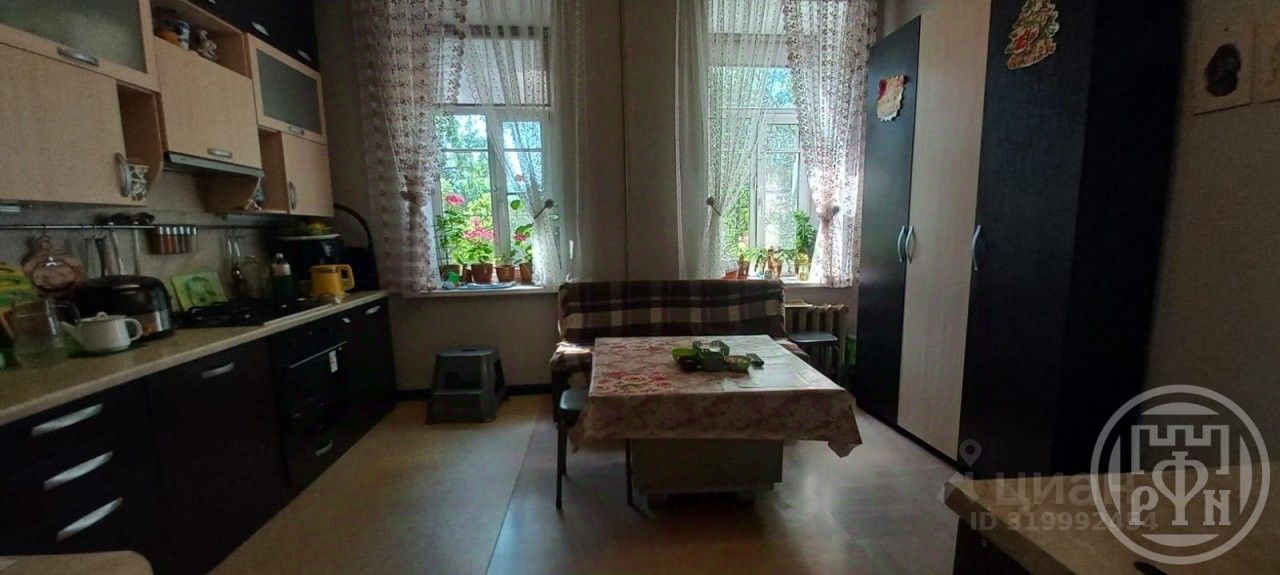 Продажа 3-комн квартиры на вторичном рынке Ломоносов, Александровская улица, 15/14