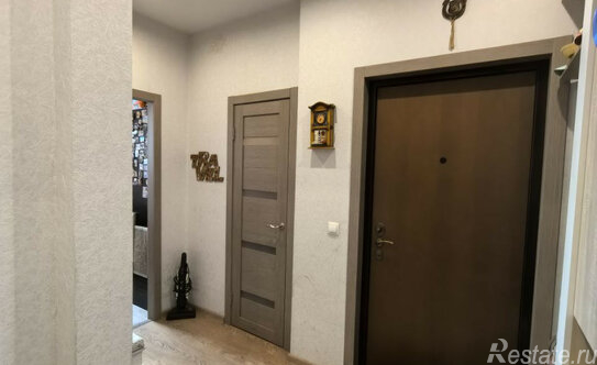 Продажа 2-комн квартиры на вторичном рынке пр-кт Защитников Москвы,  д. 1