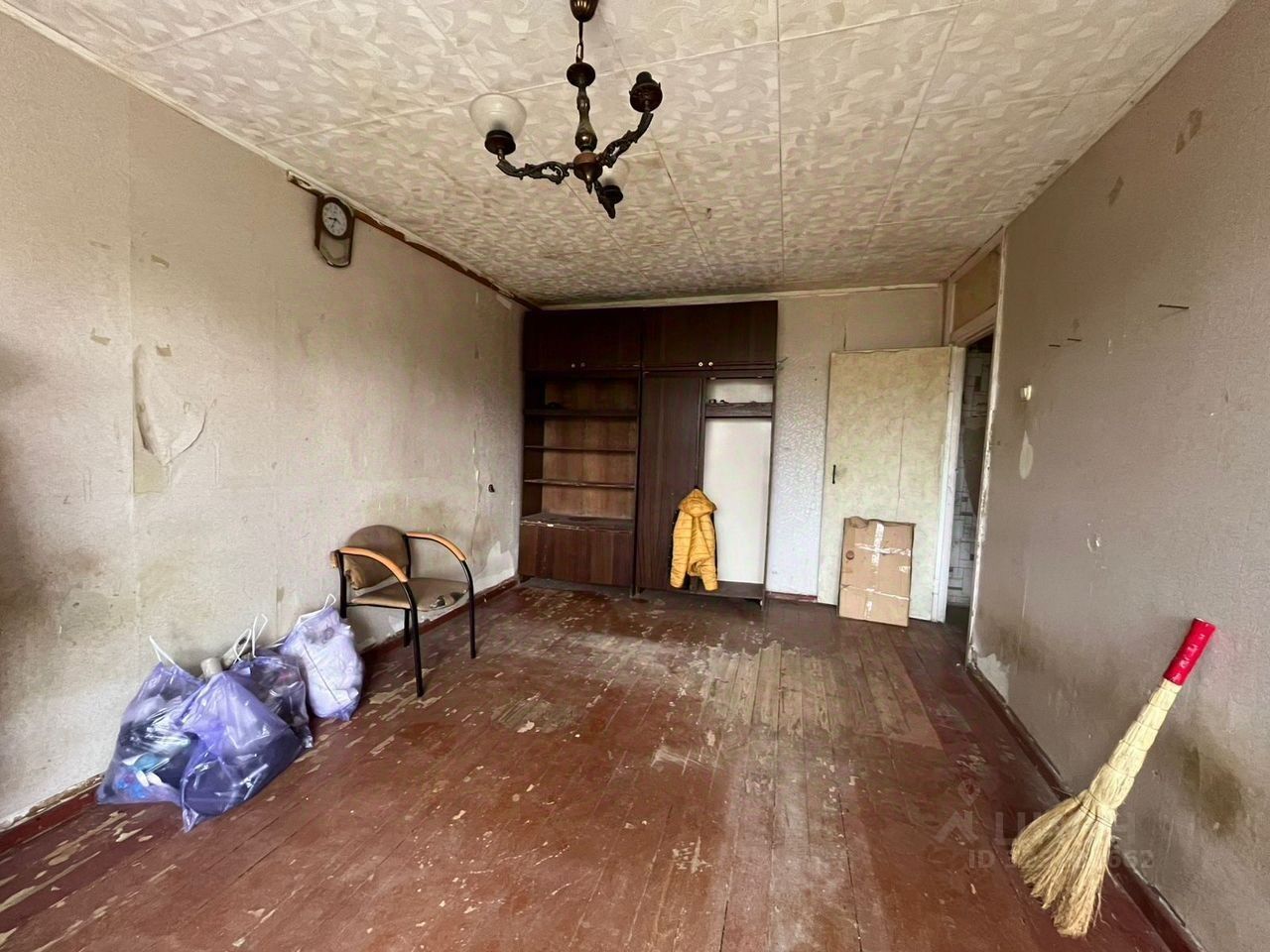 Продажа 1-комн квартиры на вторичном рынке Запрудня пгт, улица Карла Маркса, 12к4