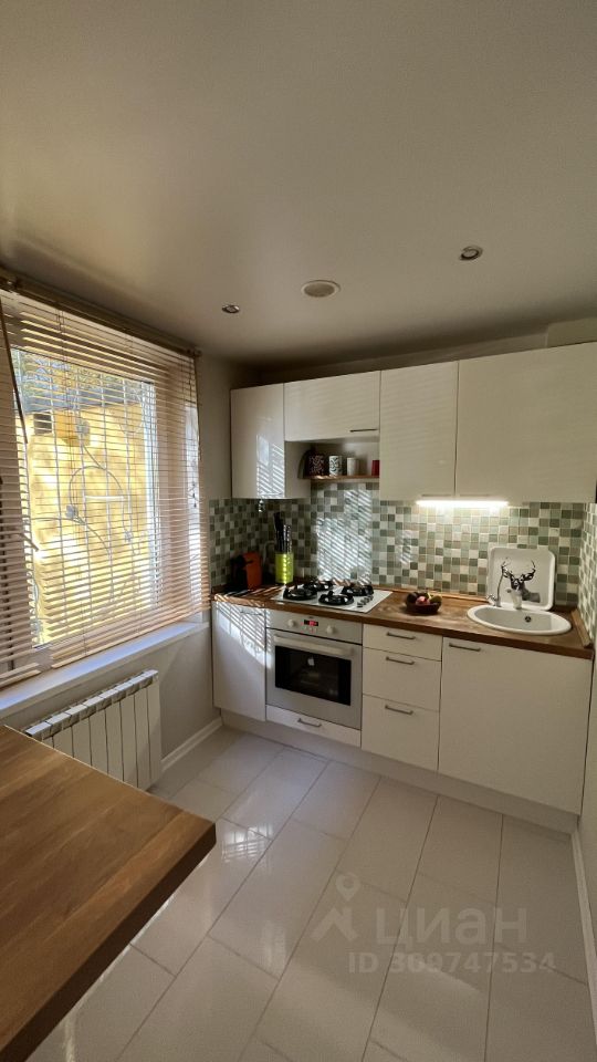 Продажа 1-комн квартиры на вторичном рынке Славянский бульвар, 1