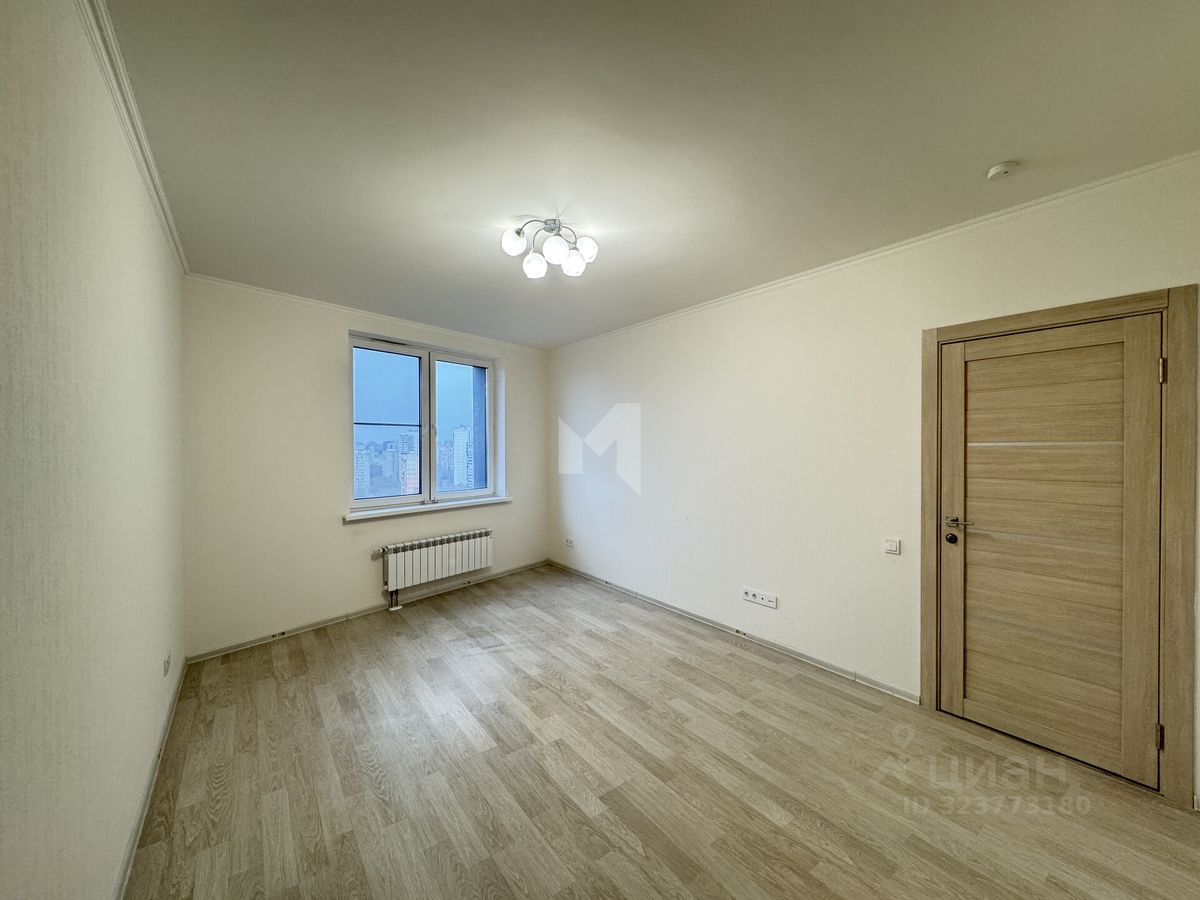 Продажа 3-комн квартиры на вторичном рынке Онежская улица, 35к6