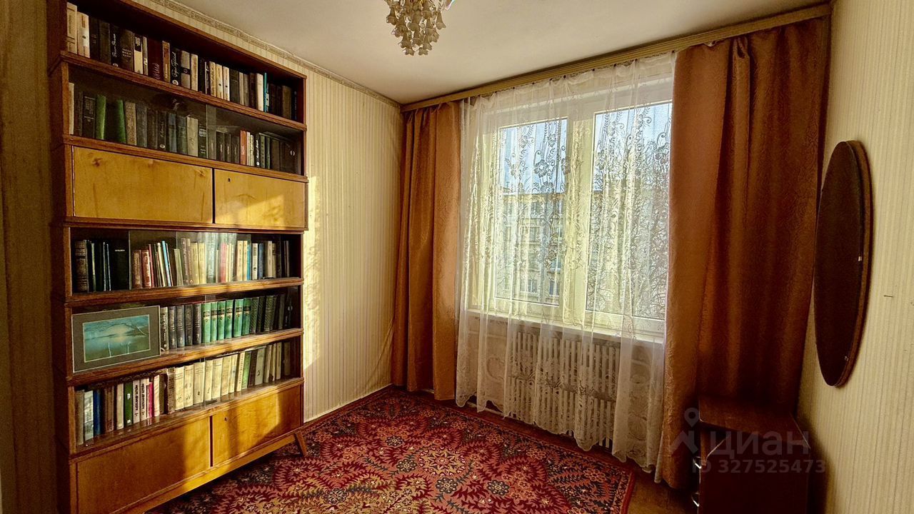 Продажа 3-комн квартиры на вторичном рынке Кингисепп, Большая Советская улица, 9
