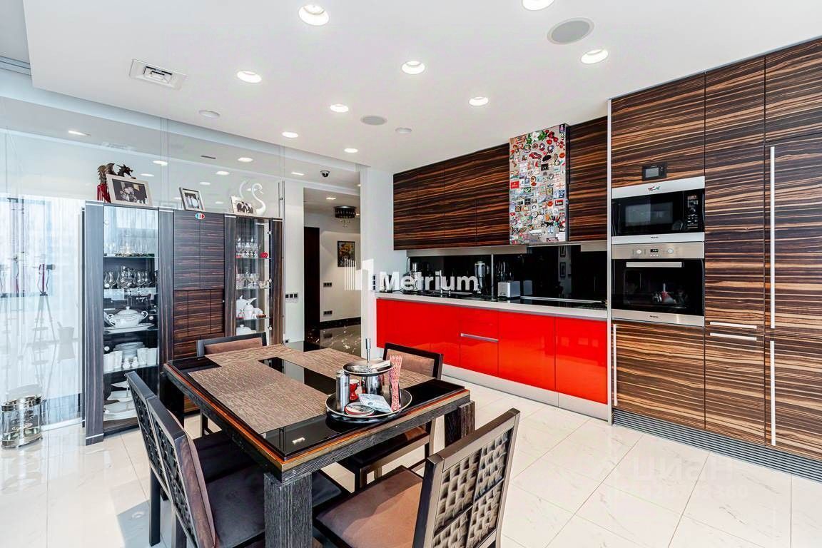 Продажа 3-комн квартиры на вторичном рынке улица Климашкина, 17С2