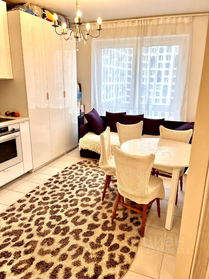 Продажа 3-комн квартиры на вторичном рынке Боровское шоссе, 2к4