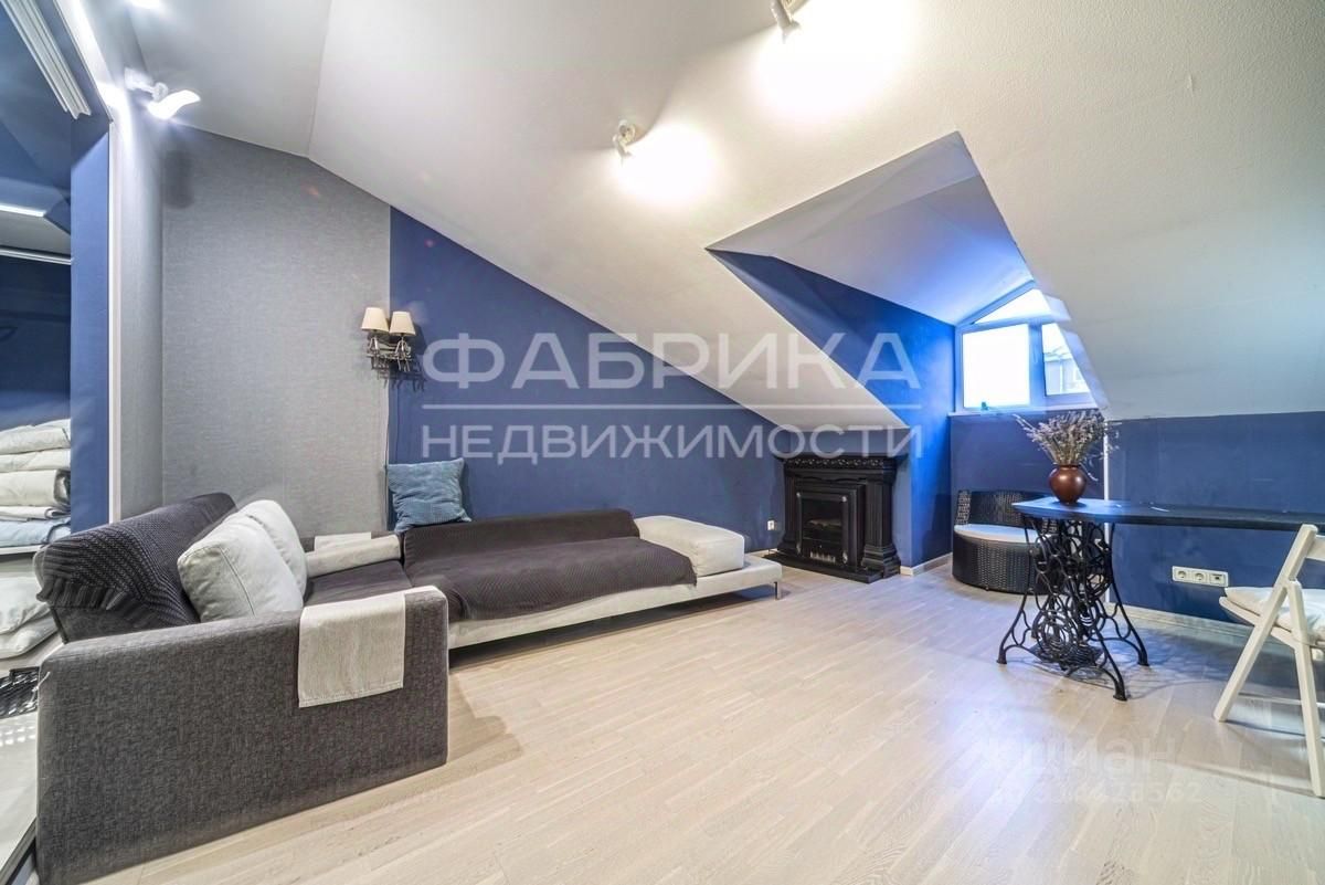 Аренда 3-комн квартиры на вторичном рынке Театральная площадь, 6