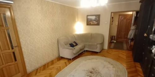 3-комн квартира улица Бутлерова,  д. 32