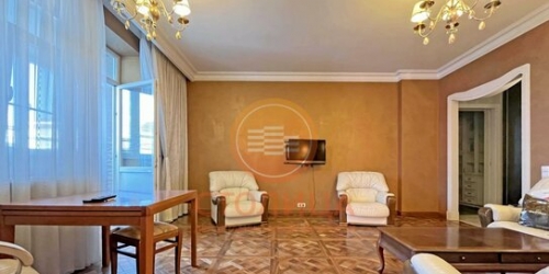 3-комн квартира улица Столетова,  д. 11