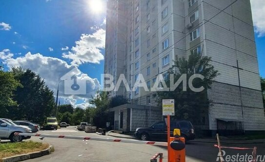 Продажа 1-комн квартиры на вторичном рынке Анадырский проезд,  д. 77