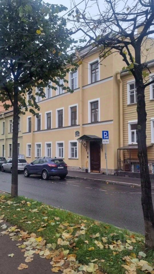 Продажа 3-комн квартиры на вторичном рынке 16-я Васильевского острова линия, 45