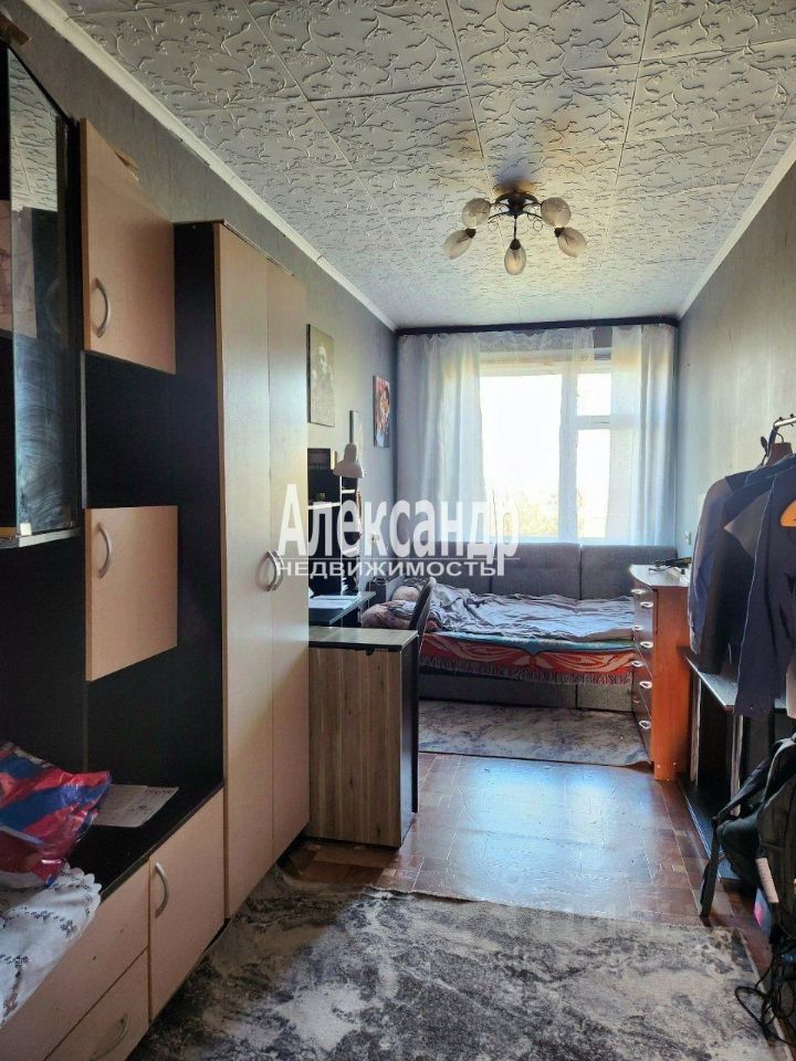 Продажа 3-комн квартиры на вторичном рынке Кириши, улица Мира, 10
