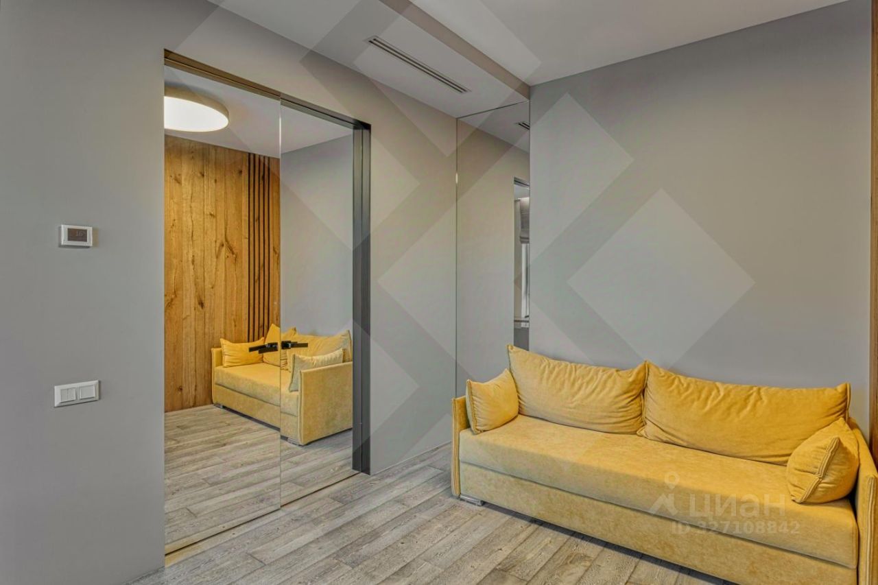 Продажа 3-комн квартиры на вторичном рынке Мантулинская улица, 9к5