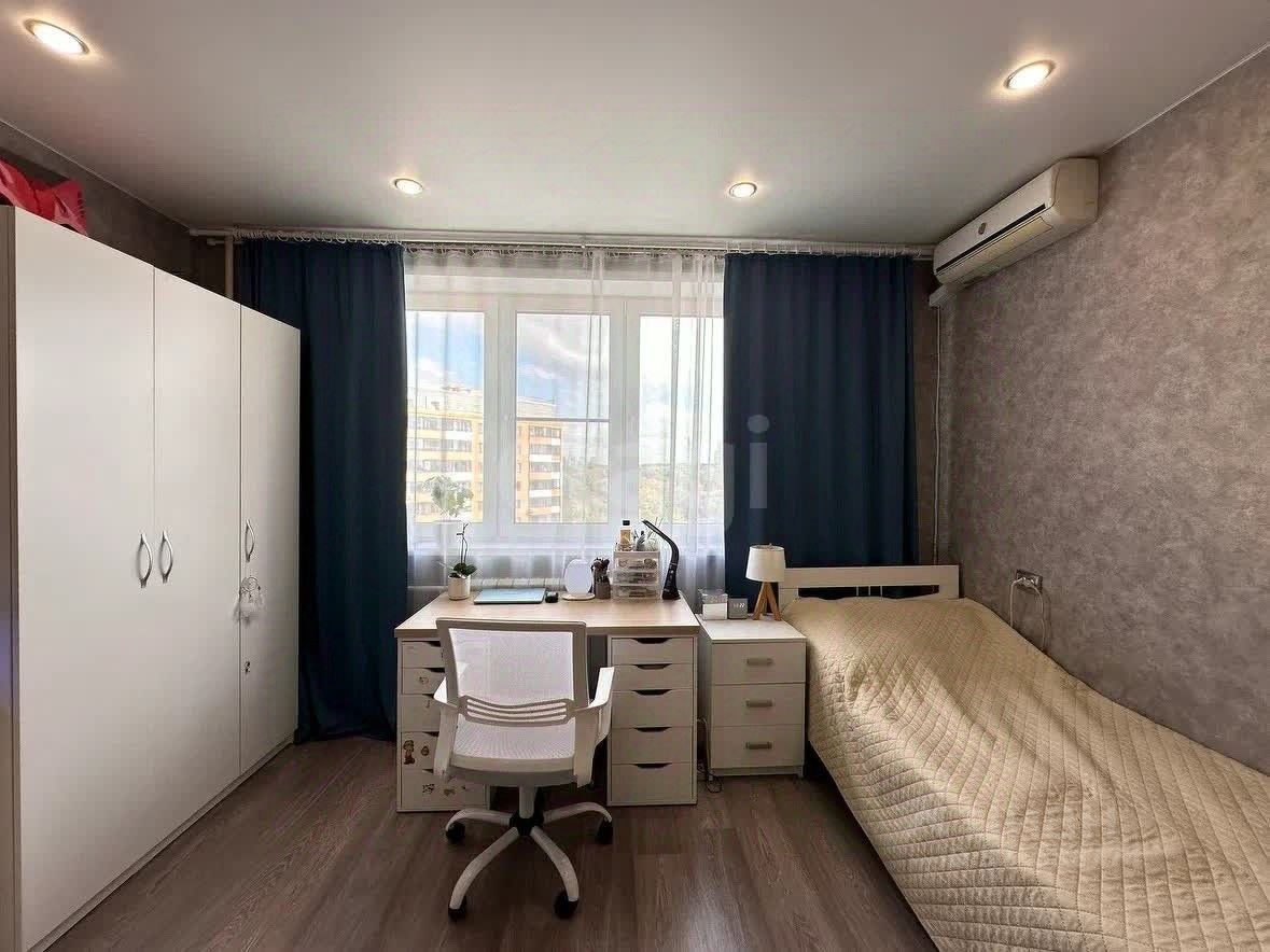 Продажа 2-комн квартиры на вторичном рынке Изюмская улица, 49к3