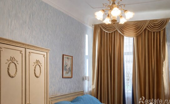 Продажа 4-комн квартиры на вторичном рынке Таврическая улица,  д. 37