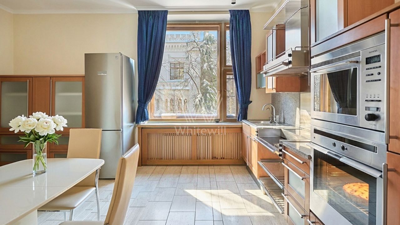 Продажа 2-комн квартиры на вторичном рынке улица Спиридоновка, 19