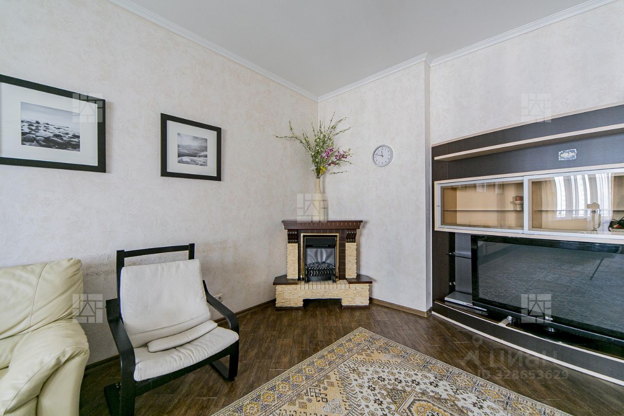 Продажа 3-комн квартиры на вторичном рынке Давыдковская улица, 16