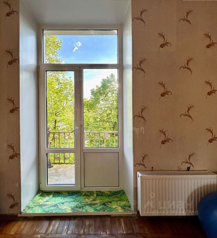 Продажа 3-комн квартиры на вторичном рынке Среднеохтинский проспект, 14