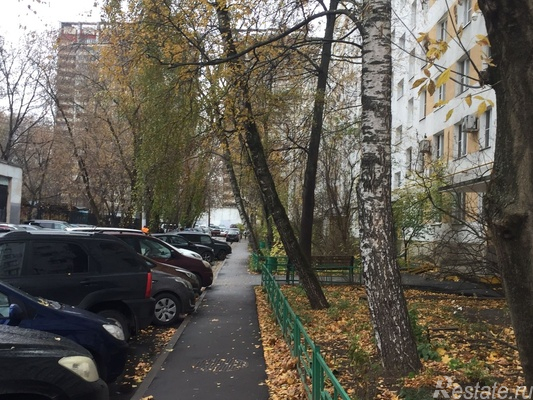Продажа 1-комн квартиры на вторичном рынке Кухмистерова ул,  д. 13