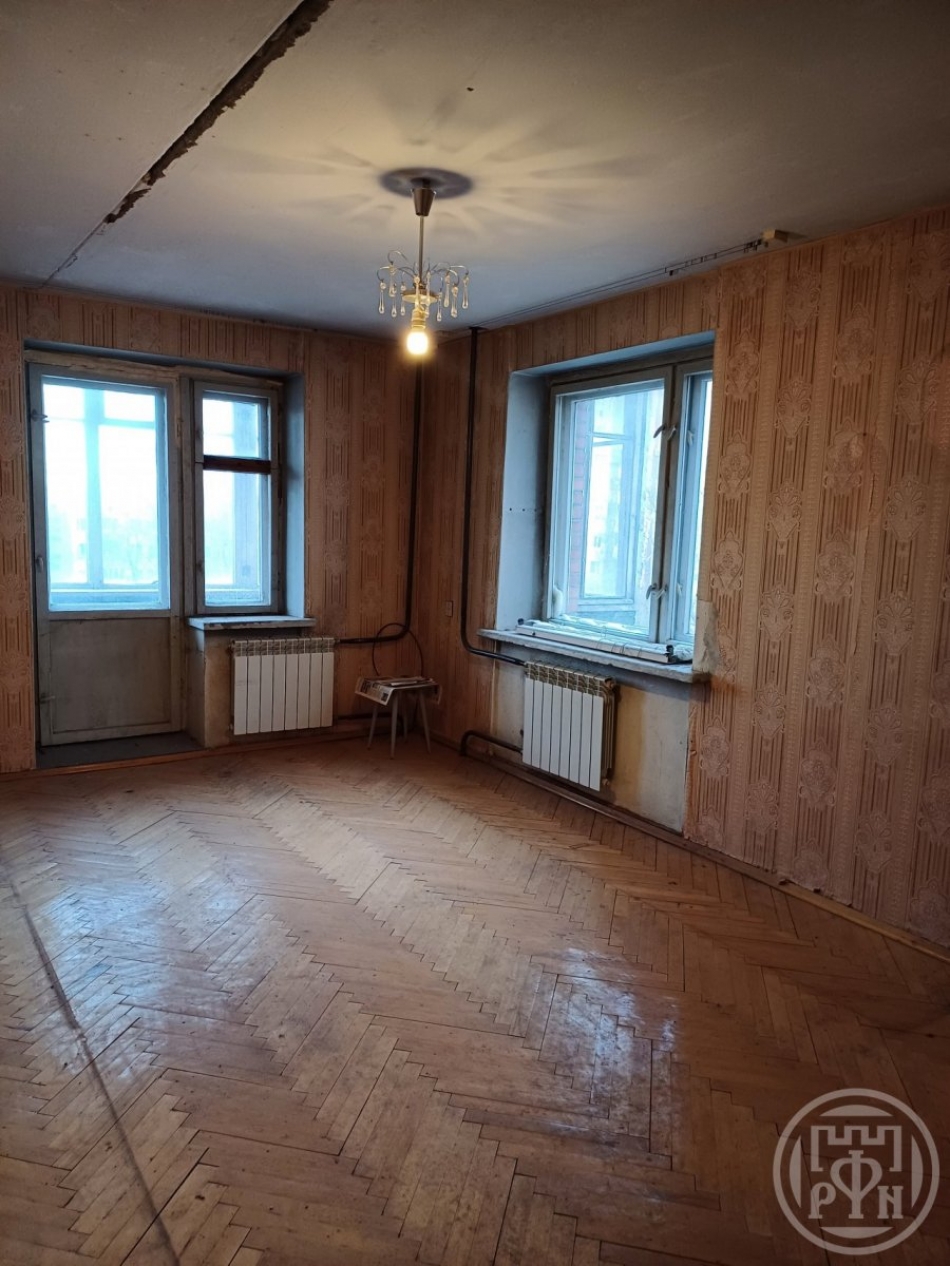 Продажа 2-комн квартиры на вторичном рынке Петергоф г., Чебышевская ул. ,  д. 4,  к. 3