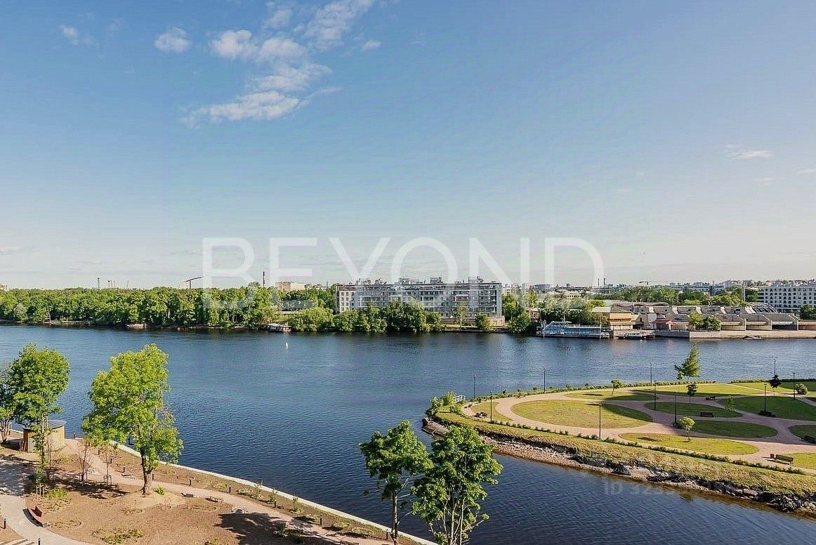 Продажа 5-комн квартиры на вторичном рынке Крестовский проспект, 26