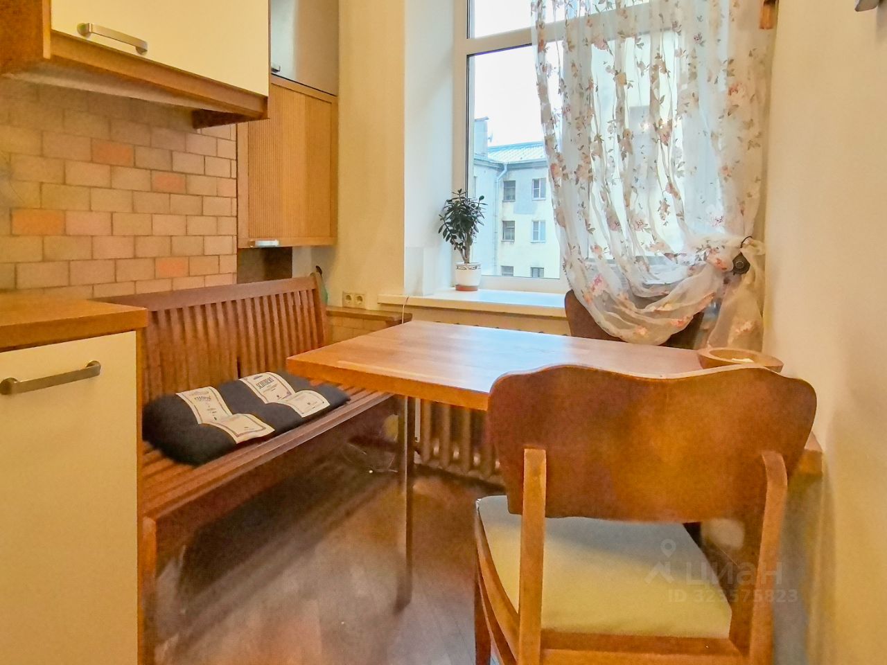 Продажа 2-комн квартиры на вторичном рынке Свечной переулок, 5