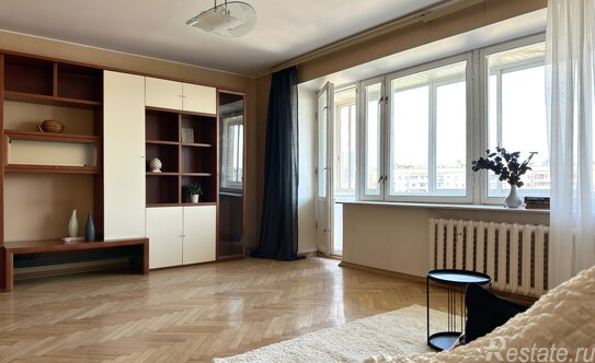 Продажа 4-комн квартиры на вторичном рынке Украинский бульвар,  д. 7