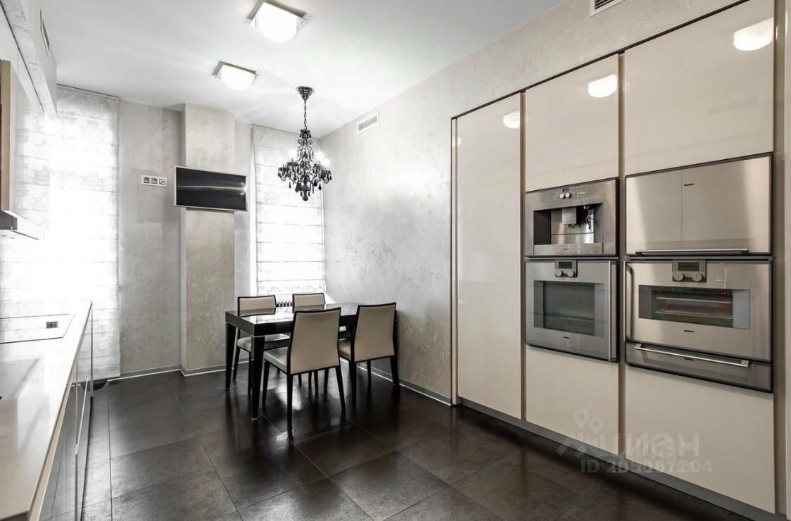 Аренда 4-комн квартиры на вторичном рынке Каменноостровский проспект, 40а