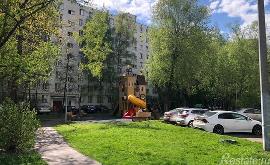 Продажа 2-комн квартиры на вторичном рынке Анадырский проезд,  д. 49