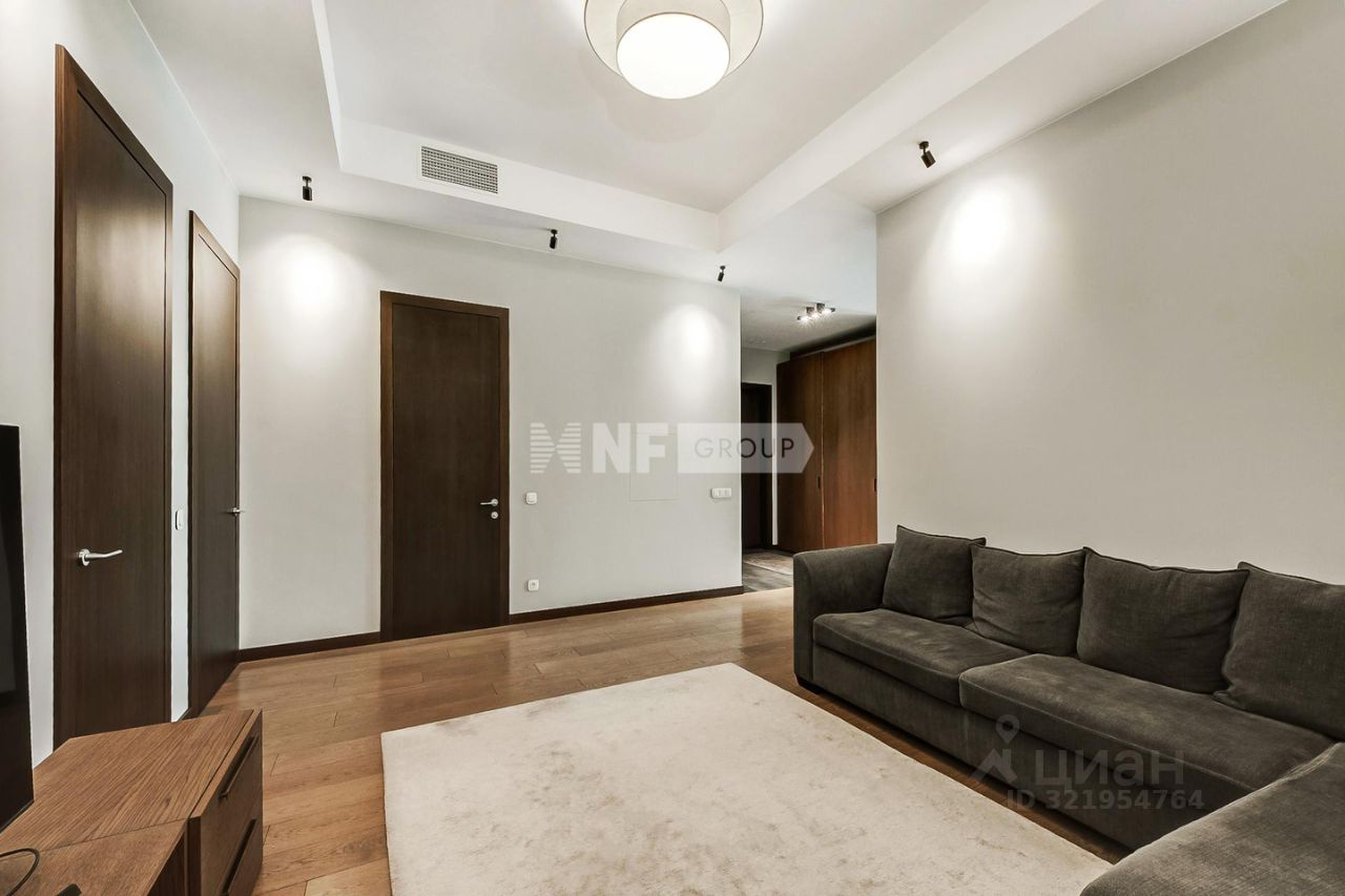Продажа 4-комн квартиры на вторичном рынке улица Ефремова, 10к1