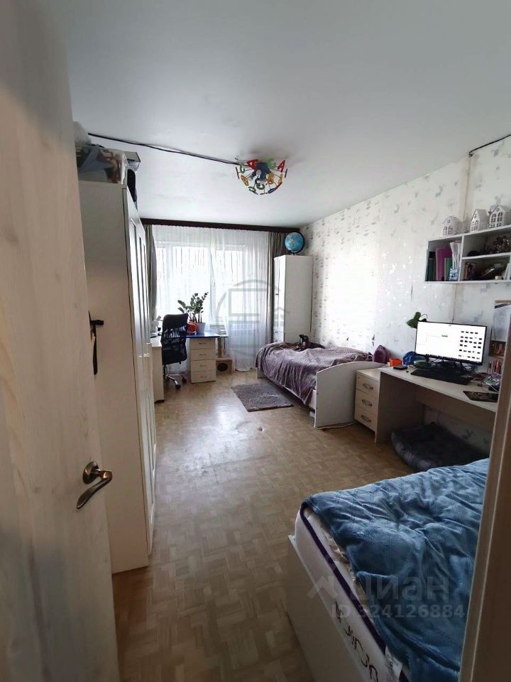 Продажа 2-комн квартиры на вторичном рынке проспект Стачек, 192