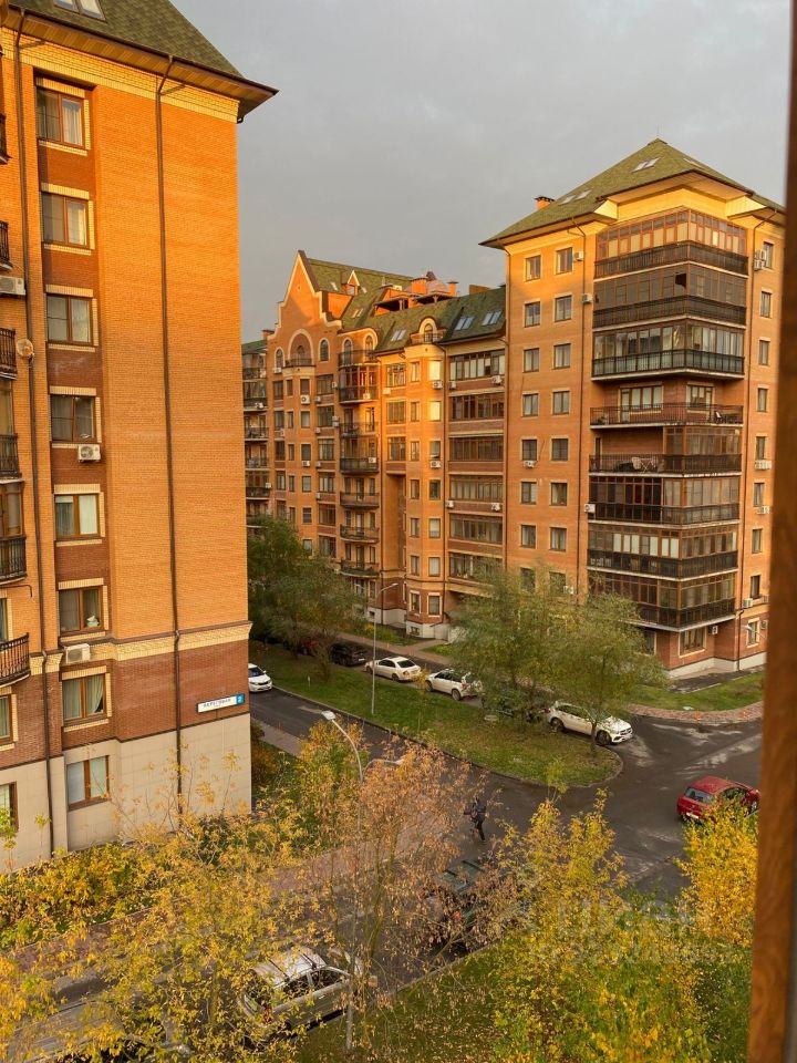 Продажа 3-комн квартиры на вторичном рынке Международный кв-л, Клязьма-Старбеево мкр, улица Береговая, 8