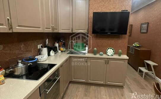 Продажа 3-комн квартиры на вторичном рынке Онежская улица,  д. 22