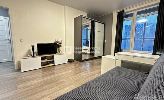 Продажа 1-комн квартиры на вторичном рынке Комендантский пр-кт,  д. 61 с1